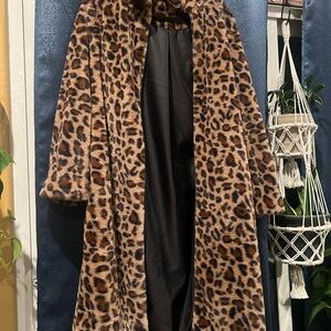 Elegant Leopard Print Teddy Jacket